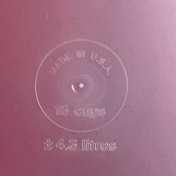 Tupperware container with red lid - Picture 4 of 6